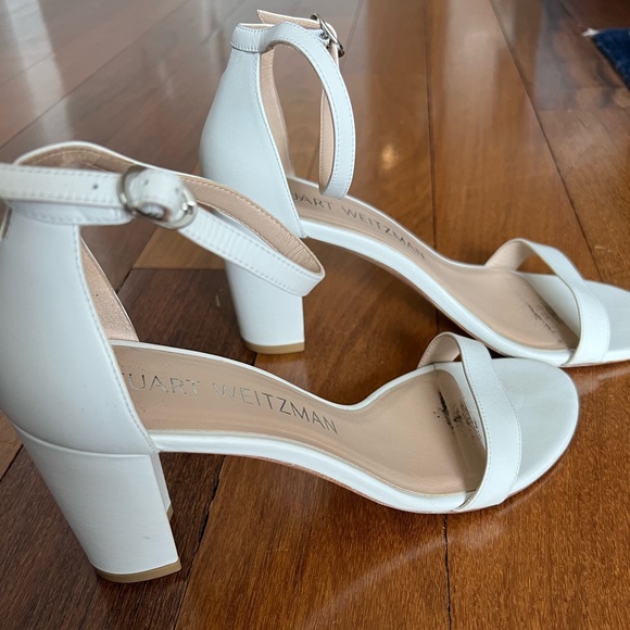 Stuart Weitzman NearlyNude white sandals in excellent condition (size 9) - Picture 5 of 8